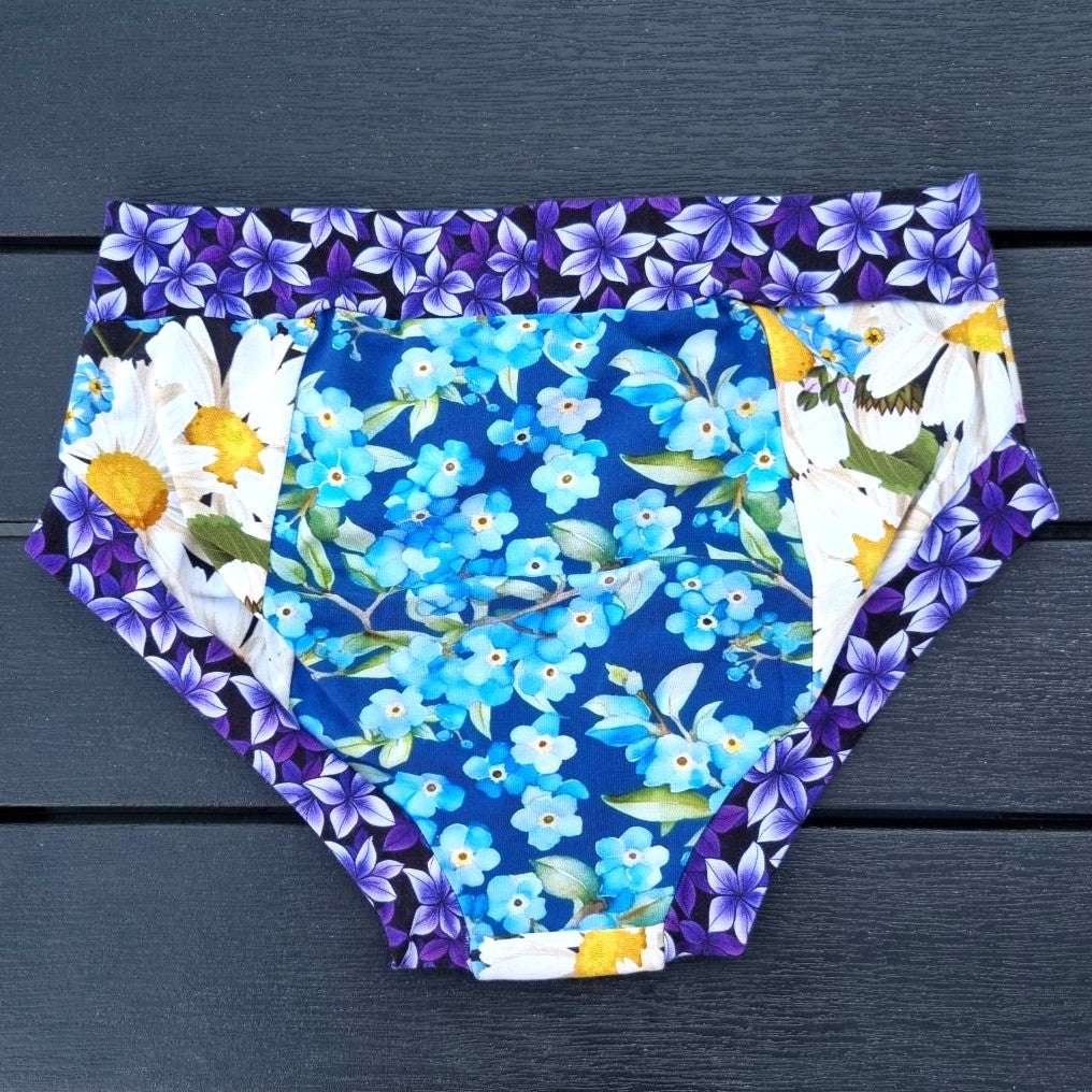 Scrappy Briefs - Flowers - Small