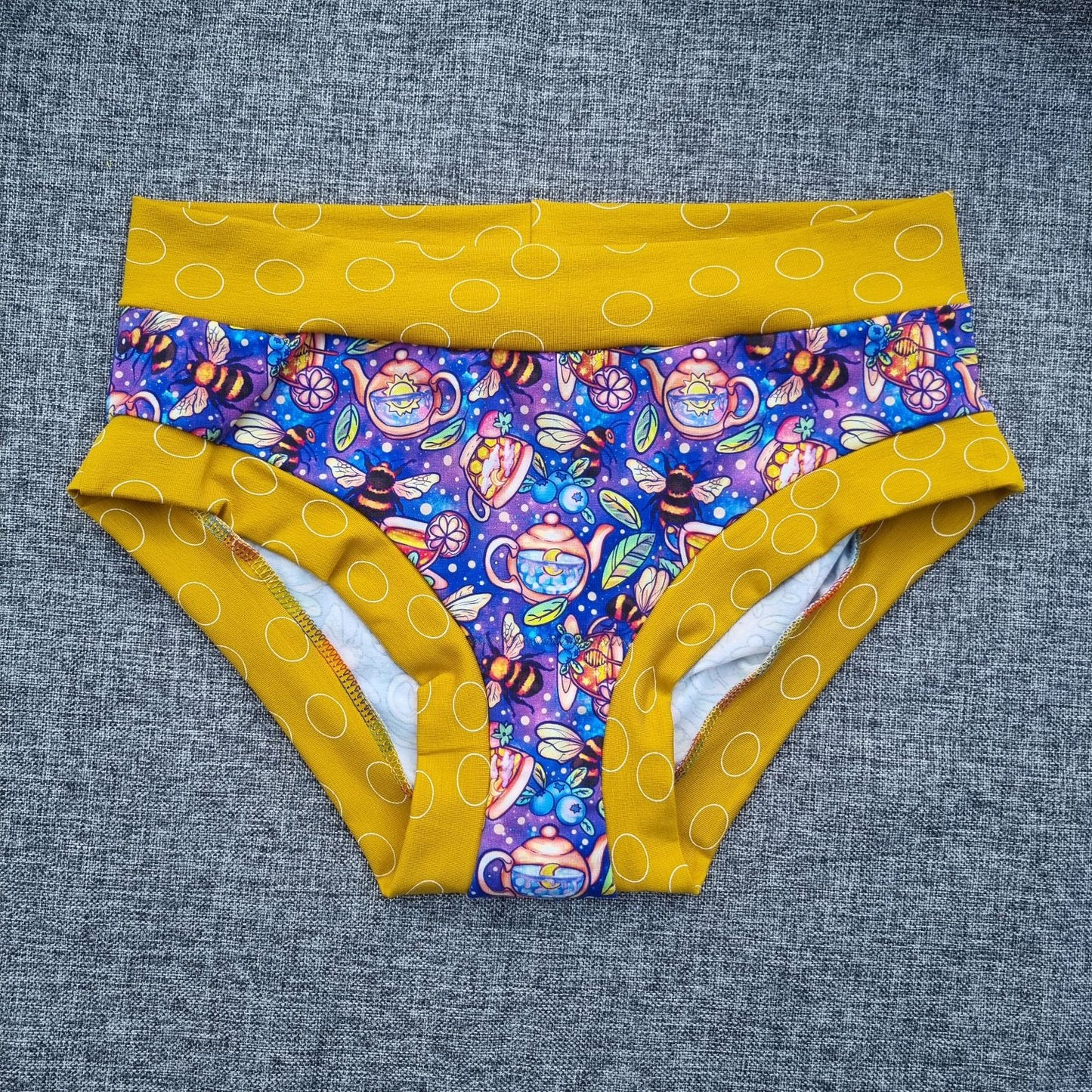 Briefs - Bees and Teas