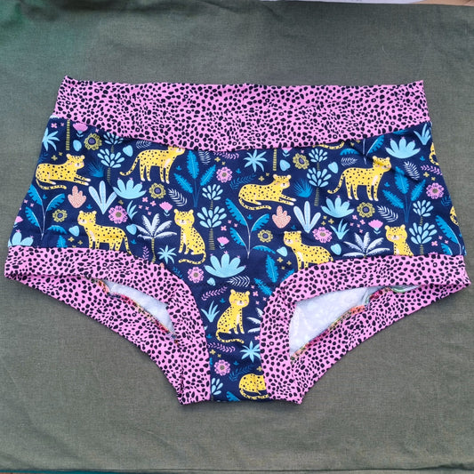 Shorts - Very Wild Leopards (pink)